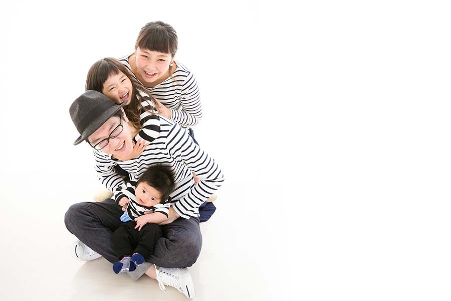 おしゃれな家族写真の撮り方、おすすめの機材も紹介