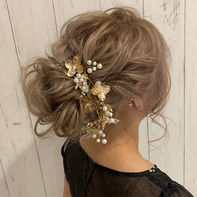 結婚式のお呼ばれに好印象なダウンスタイル 8選 簡単な巻き髪も紹介美的.com