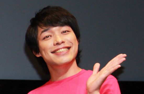麒麟・川島明、ホテルで美女と「あ～ん」でイチャイチャ 「めちゃくちゃ格好いい」「鼻の下が伸びてる。笑」『東カレ』オフショ反響オリコンニュース ORICON NEWS