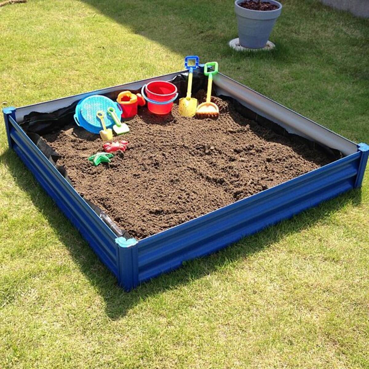 おうちに砂場を！簡単DIYで自作砂場を設置する方法つくるぱ