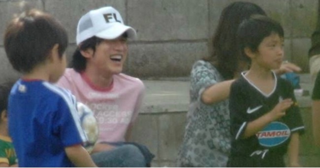 Mr.Children」のボーカル桜井和寿 左 とユニット「ウカスカジー」を組むラッパー・GAKU―MC - スポニチ Sponichi Annex芸能