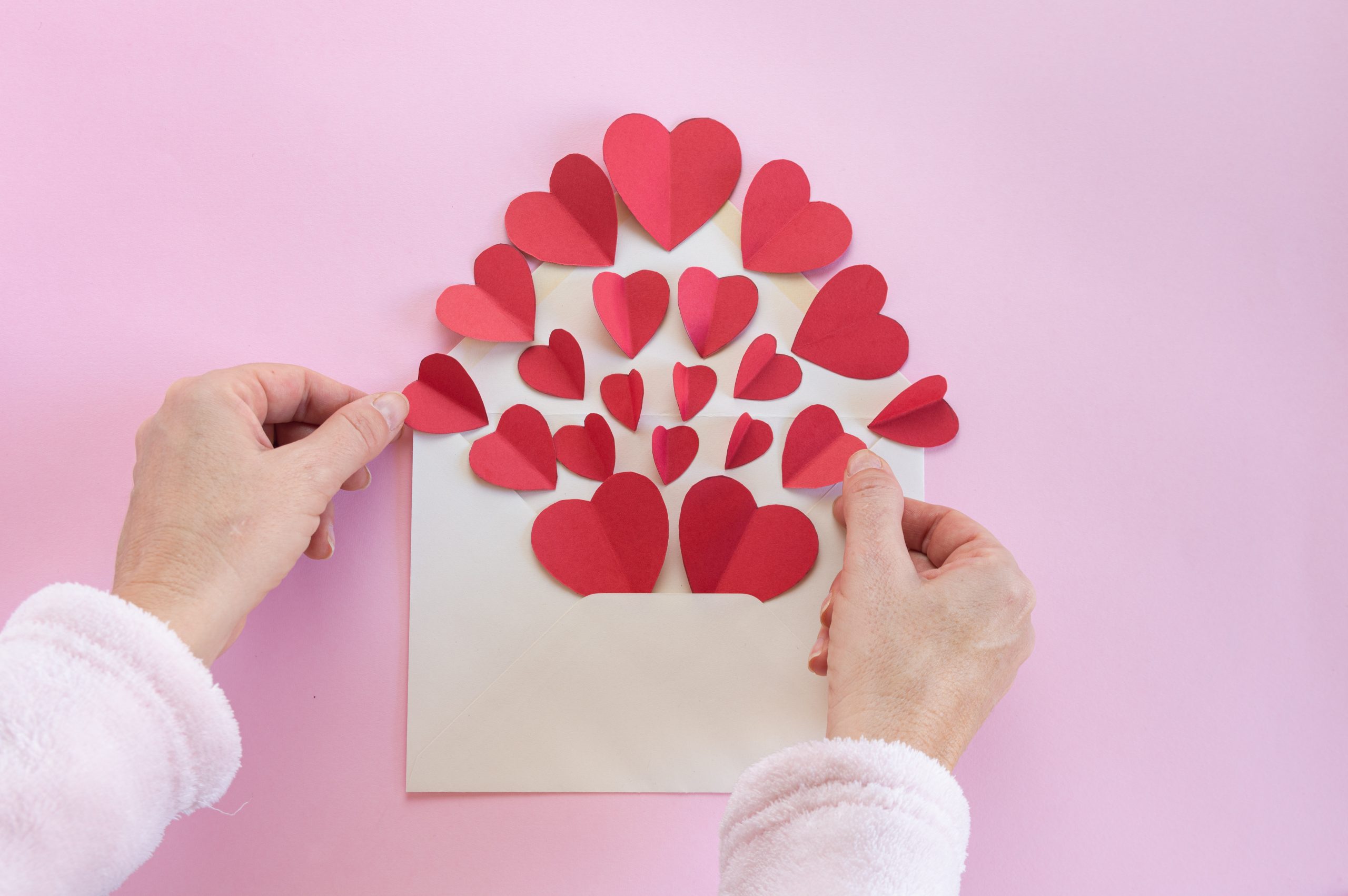 彼氏が感動する誕生日祝いメッセージを贈ろう！交際期間別の文例とおすすめプレゼント10選似顔絵グラフィックス