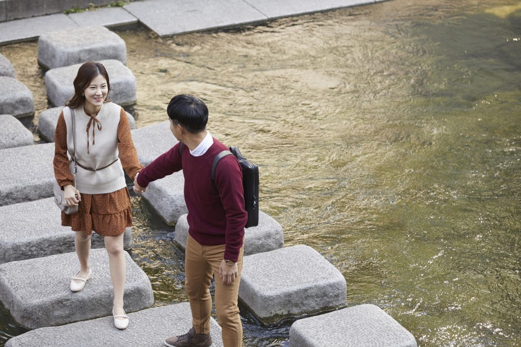 デートで手を繋ぐタイミングやNGなパターンまとめ！手を繋ぐ時に許可はいらない – 街コンブログ