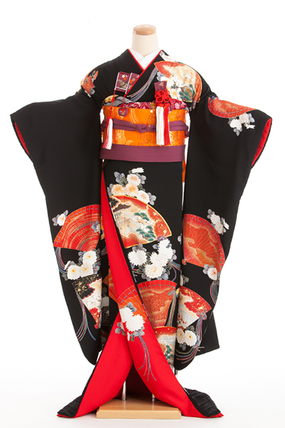 萬屋本店の黒の引振袖に一目惚れされた新婦様のご結婚式スタッフブログ大正ロマンな鎌倉の結婚式場・和婚ウェディングは萬屋本店