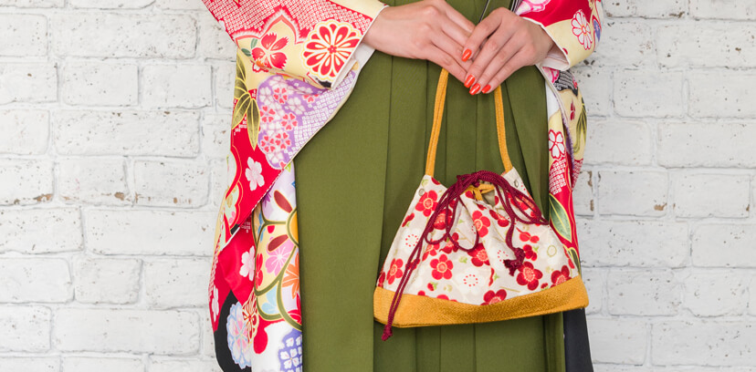 袴に合わせやすいバッグとは？選び方から当日の持ち物まで紹介！袴レンタルは晴れ着の丸昌 卒業時装卒業式の袴 ハカマ 全国宅配送料無料