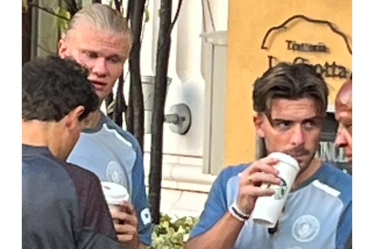 Pin by angel garrison on Men in tight pantsJack grealish, Soccer guys,Football boyfriend