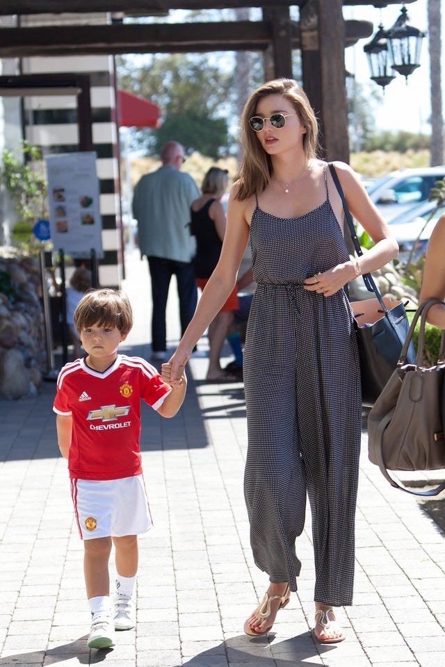 ミランダ・カー、フリン君の手に持ってたもの消える。アメリカ発☆セレブキッズ＆子供服☆ファッション通信 by HI-WARP58