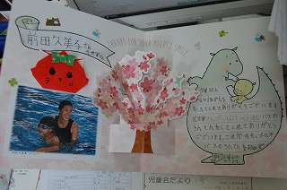 もうすぐ卒業シーズンですね🎓 寄せ書きにピッタリで喜ばれる色紙あります✨ オシャレなブーケ型の色紙と花柄のスクエアタイプがあります🌹sakaiya中野坂上色紙寄せ書き卒業送別会プレゼントギフト雑貨雑貨屋メッセージカード感謝の気持ち