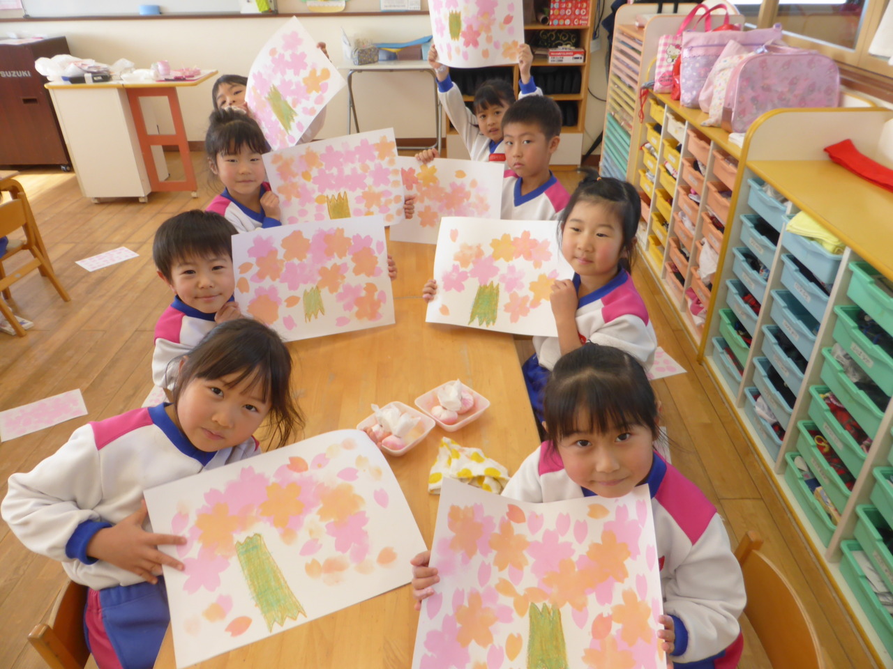 思い出帳製作♪ 年少幌南学園幼稚園のブログ