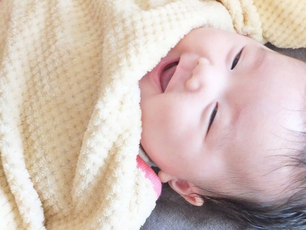赤ちゃんの笑顔はいつから見られる？ 笑顔を引き出す育児のポイントも紹介！ベネッセ教育情報サイト