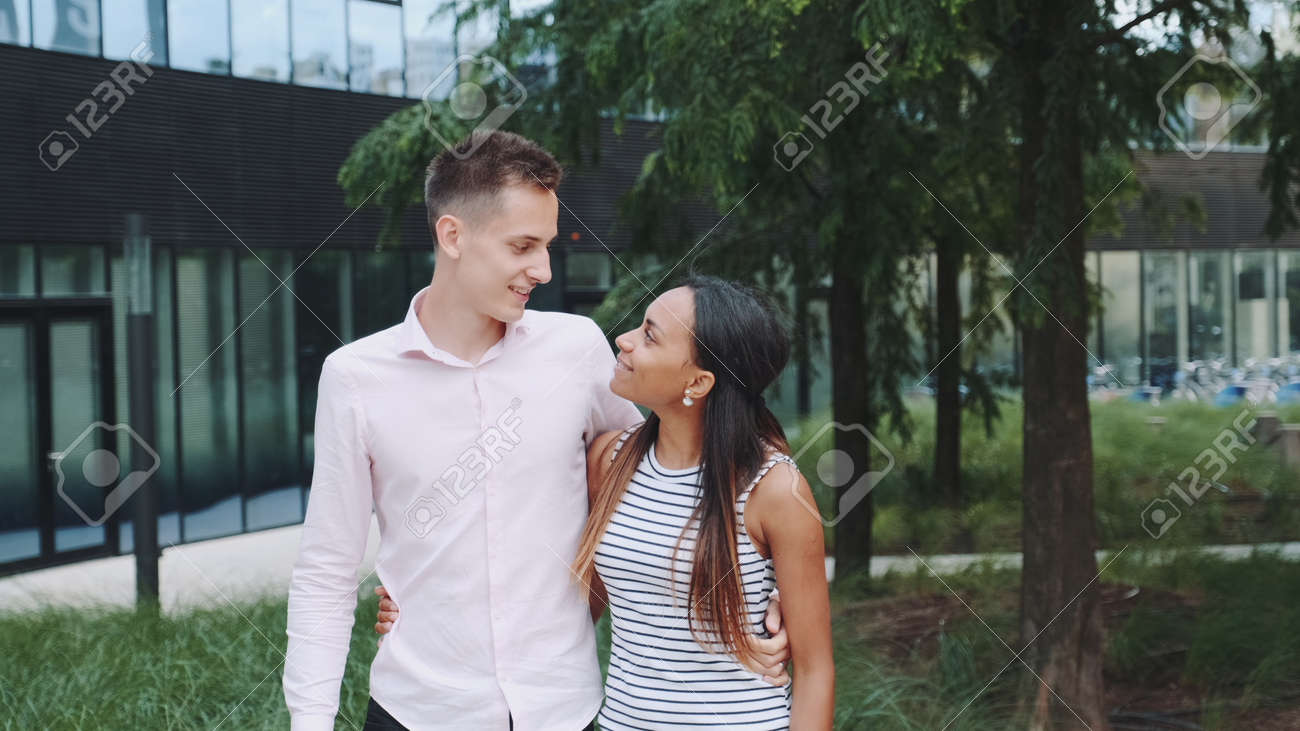 恥ずかしがり屋の妻と新婚生活はじめました 2」桐灰きねそMFC キューンシリーズ- KADOKAWA