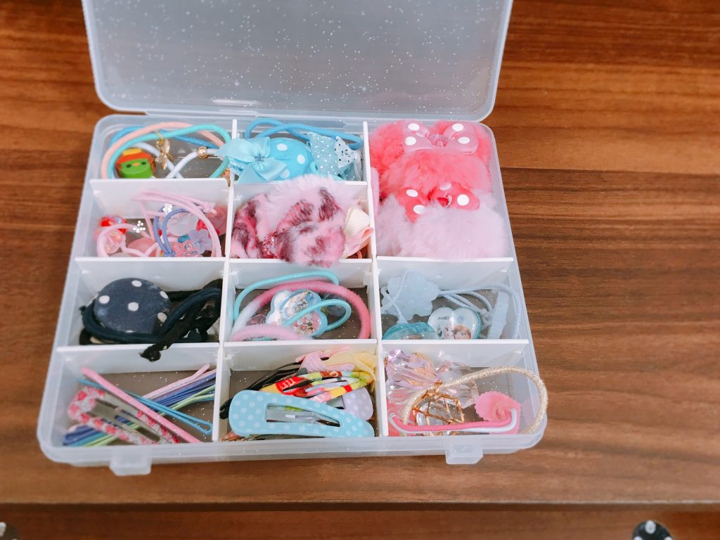 アクセサリー収納ボックス 大容量 3段 子供用 キッズ 女の子 リボン ヘアアクセサリー 小物入れ 髪飾り ヘアピン ヘアゴム 収納ケース たっぷりハンドル付き 持ち運び 整理 宝石箱 バスケット 子ども 女児 ギフト プレゼント 贈り物 ステンレススチールスクープ、アイス