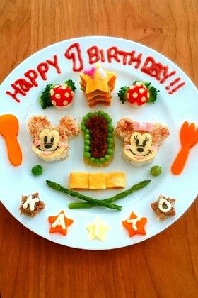 kantan_kidsfood @hinata_gohan.1012 さんの投稿をご紹介いたします 𖥧 𖥧 𖧧 ˒˒ 𖡼.𖤣𖥧⠜❁ ❁ ❁.*・ﾟ 乗り物おにぎりの🚓🚑🚒作り方 ﾟ・*.✎𓂃 お誕生日プレートで