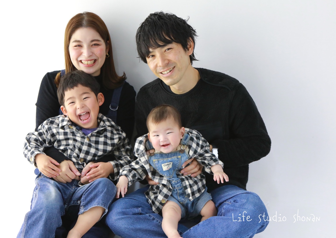 七五三写真を撮るときにおすすめのポーズを男女・家族写真別に紹介おすすめの写真スタジオが見つかる写真館アワード