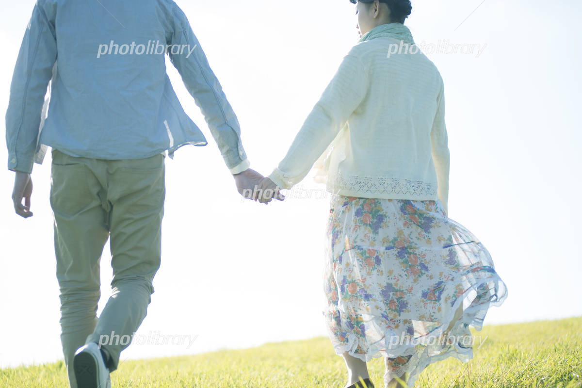 自然と手を繋ぐ7つのタイミング！効果的なテクニックとNGポイントAnny アニー