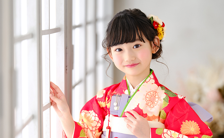 7歳女の子の七五三におすすめの髪型 編み下ろしツインポニーコラム 武蔵野創寫舘