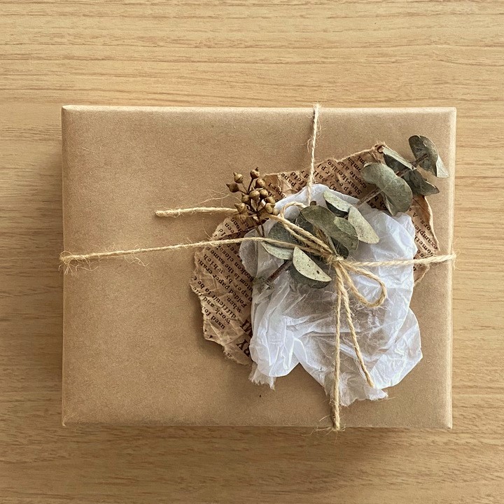 誕プレ 面白い 包み方TikTok