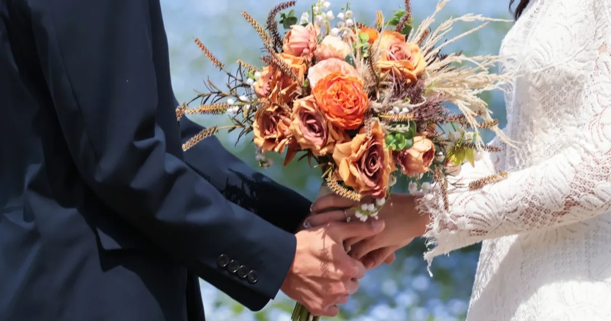 Amazon.co.jp: 名言「生きること、それは日々を告白していくことだろう」手書き書道色紙額 受注後の毛筆直筆 千言堂: 文房具・オフィス用品