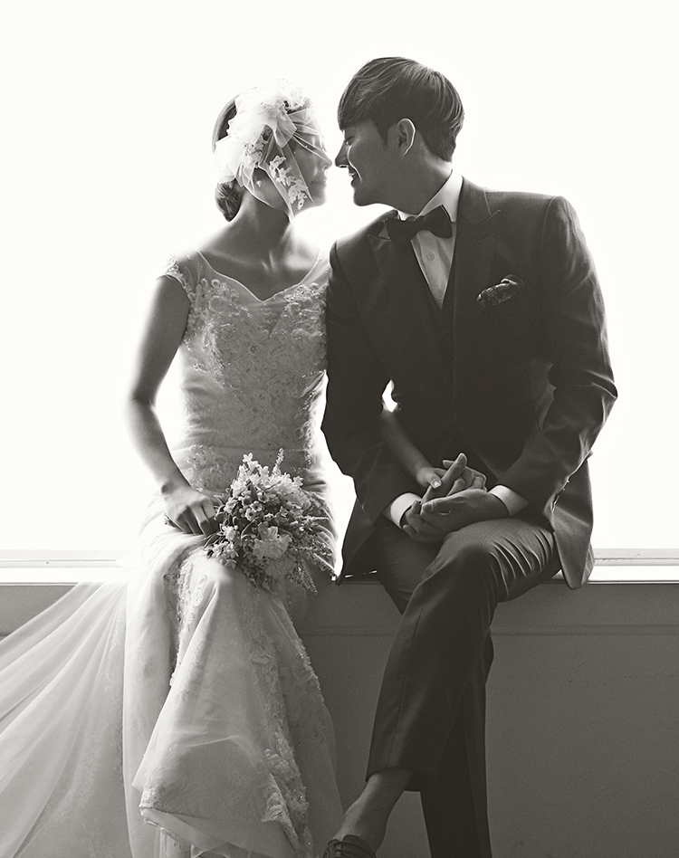 大阪で貸切・予約制のフォトウェディングスタジオ。和装やロケーションフォトも可能で前撮りにもぴったり。郊外店なのでフォトウェディング を安くできます。「フォトウェディングだからできる」最高の結婚式を