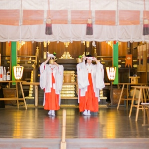 新潟・村上市の藤基神社で叶える荘厳な神前式歴史と芸術が息づく伝統空間 - 縁結び大学