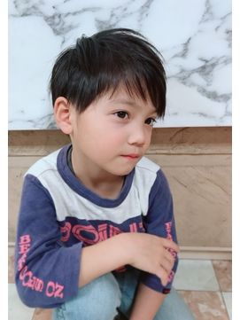 キッズ 男の子 の髪型58選！2024トレンドは？切り方 動画 も