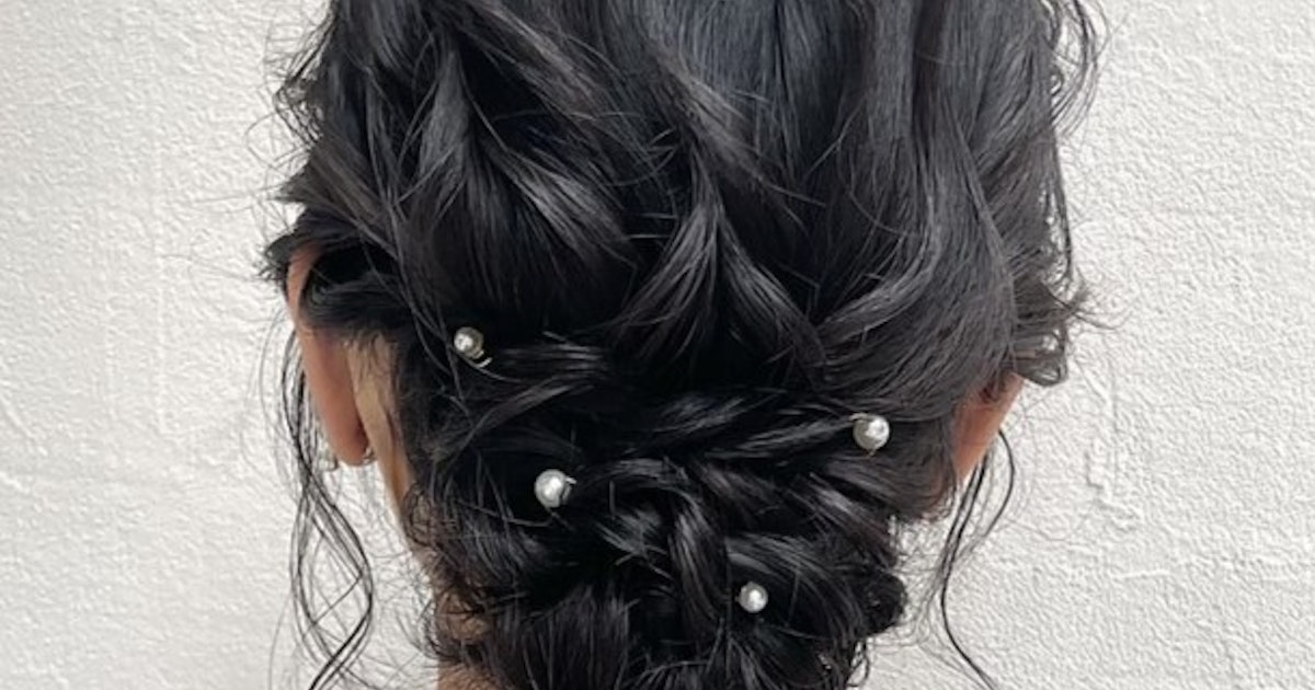 ミディアムヘアの結婚式向け髪型10選！華やかな印象のフォーマルアレンジでお呼ばれRAXY ラクシー