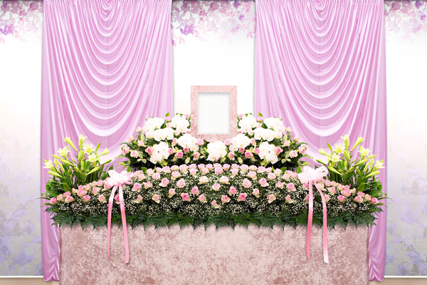 家族葬における祭壇の種類や相場、おすすめの花祭壇事例を紹介