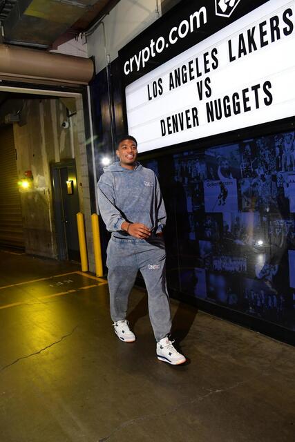 八村塁の家族や仲間と喜びを分かち合うシーン