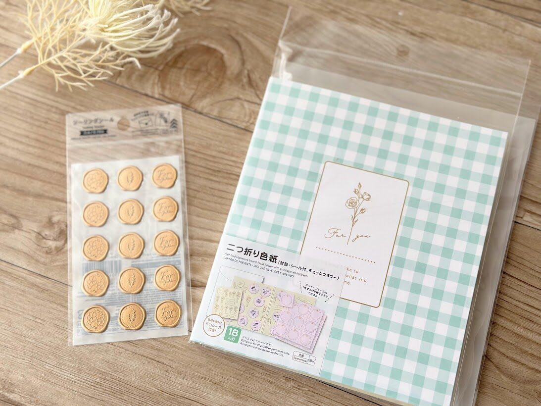 ダイソー色紙2023やばば ⁡ ⁡⁡ ⁡⁡ ⁡⁡ ⁡去年までこんなにかわいい色紙なかった しかもめっちゃ便利🥺❤️⁡ ⁡⁡ ⁡⁡⁡書く方ももらった方も嬉しい⁡ ⁡アイディア満載の色紙なのに⁡ ⁡全部￥100なのさすがダイソー✨⁡ ⁡⁡ ⁡⁡ ⁡⁡ ⁡ ⁡⁡ ⁡□寄せ書きステッカー⁡⁡□JANコード