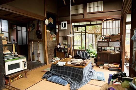 1LDK🏷ぬくぬくこたつのあるお部屋 こたつは、カバーが柔らかい色なので インテリアによく馴染んでいますよね◎ ナチュラルウッドが 温かみがあって、居心地の良さそうな空間です🌿 Special Thanks📸 ＠en___roomインテリア一人暮らしひとり暮らし一人暮らし部屋