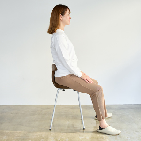 足と足の間に座るTikTok