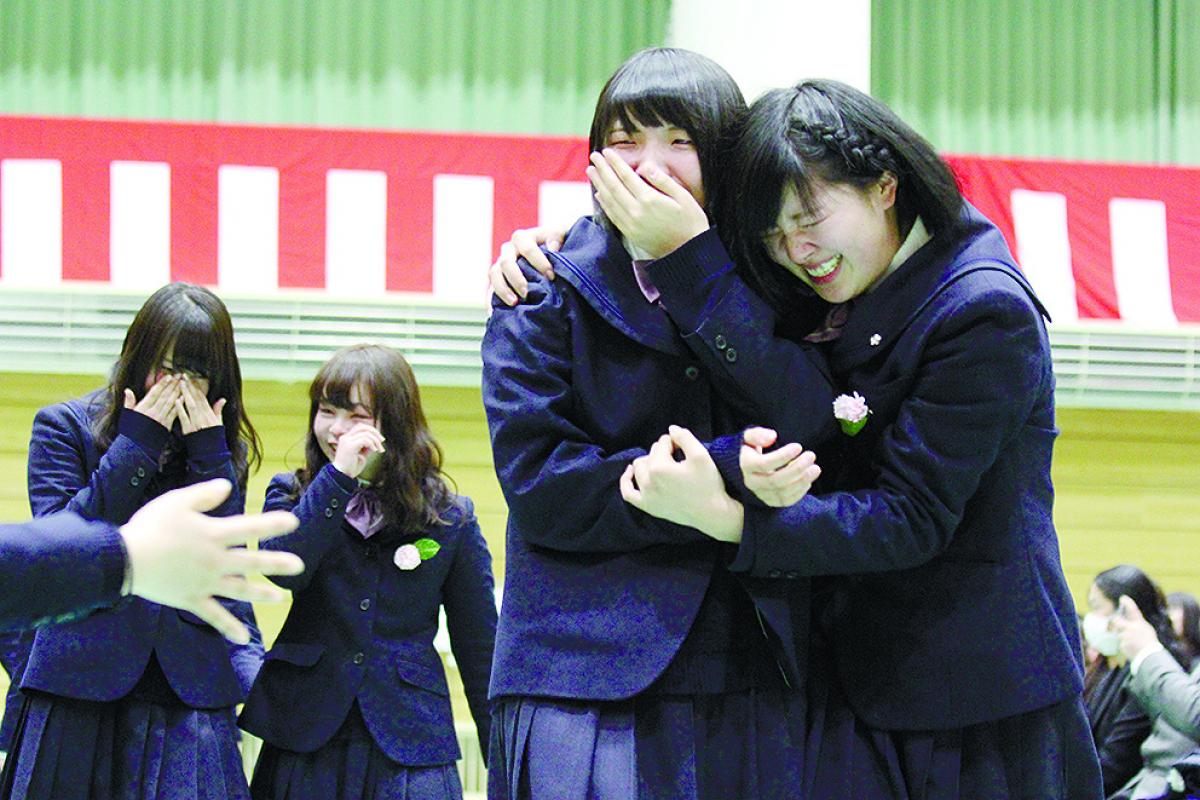 涙・涙・涙「全力で笑える3年2組が大好きです」公立中学校で卒業式 約9000人が学び舎を巣立つTBS NEWS DIG