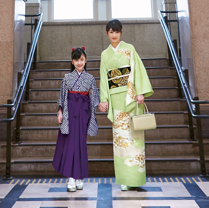 入学式で母親が着物を着るのは恥ずかしい？やりすぎ感のない着物の種類・色は？選び方と着こなしのコツつなぐきもの