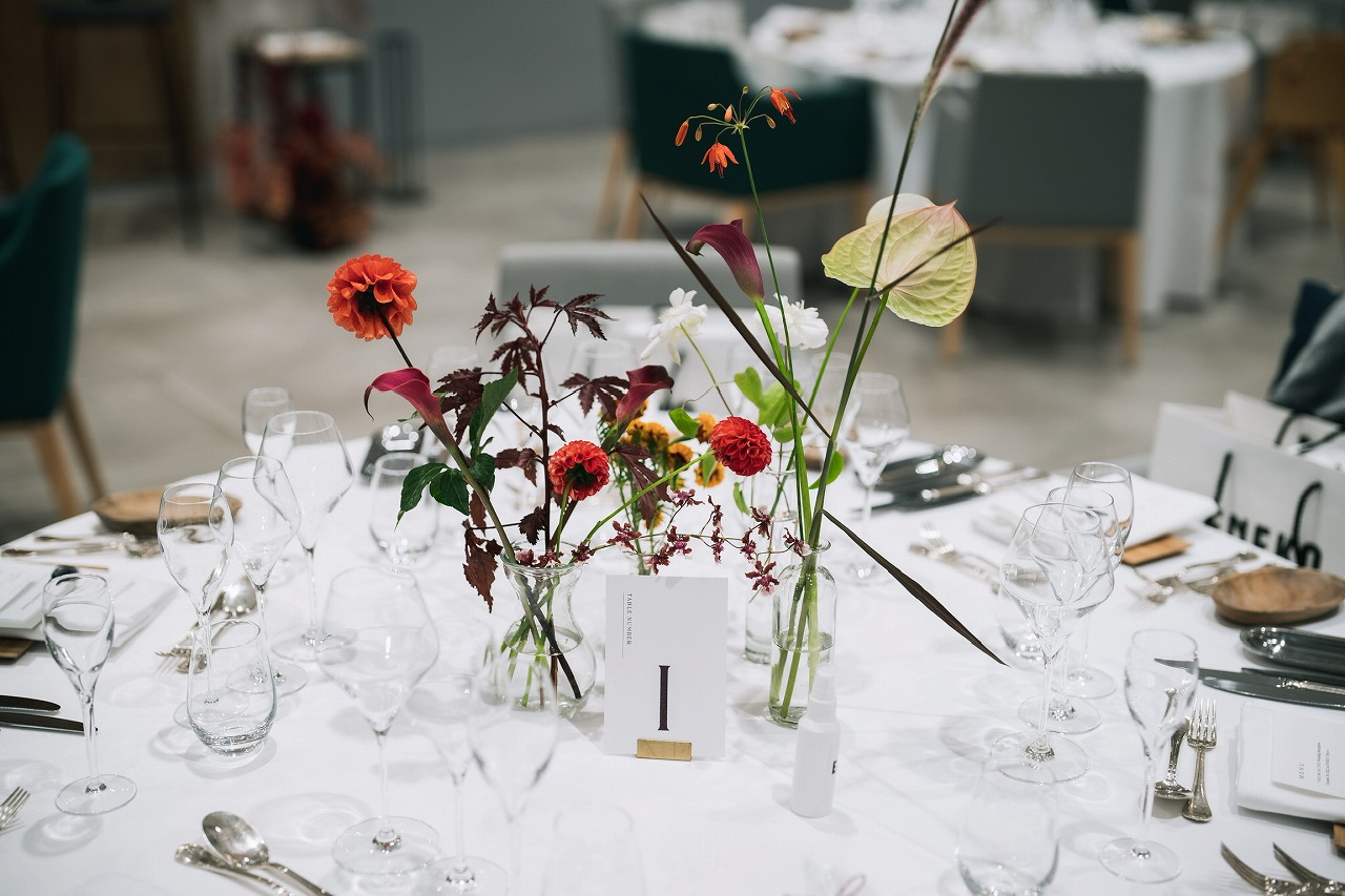 色別でご紹介♡参考にしたいゲストテーブルのコーディネート25選＊ウェディングニュース