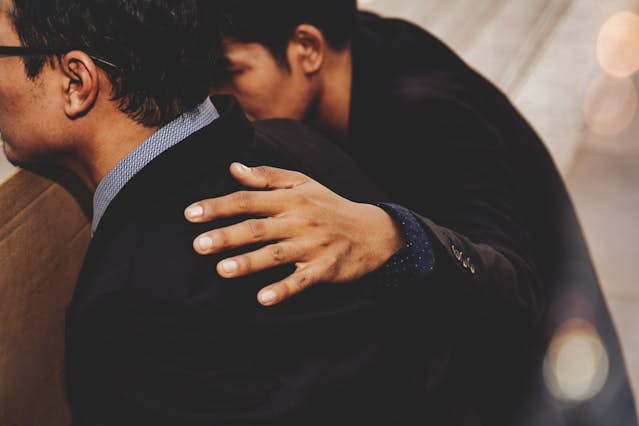 落ち込んでる男友達にかける15の言葉。男性が言われて嬉しい励ますセリフを大公開Smartlog