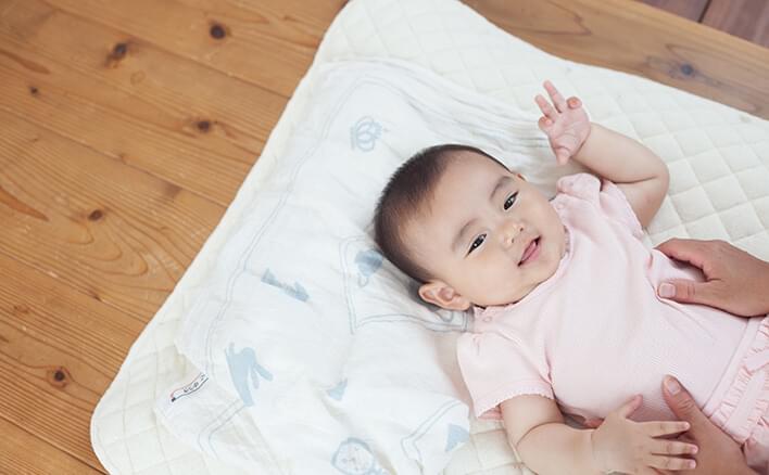 赤ちゃんはいつから笑うの？成長度合いによる笑いの意味と笑わせるコツを解説！comottocomottoコラム - NTTドコモ