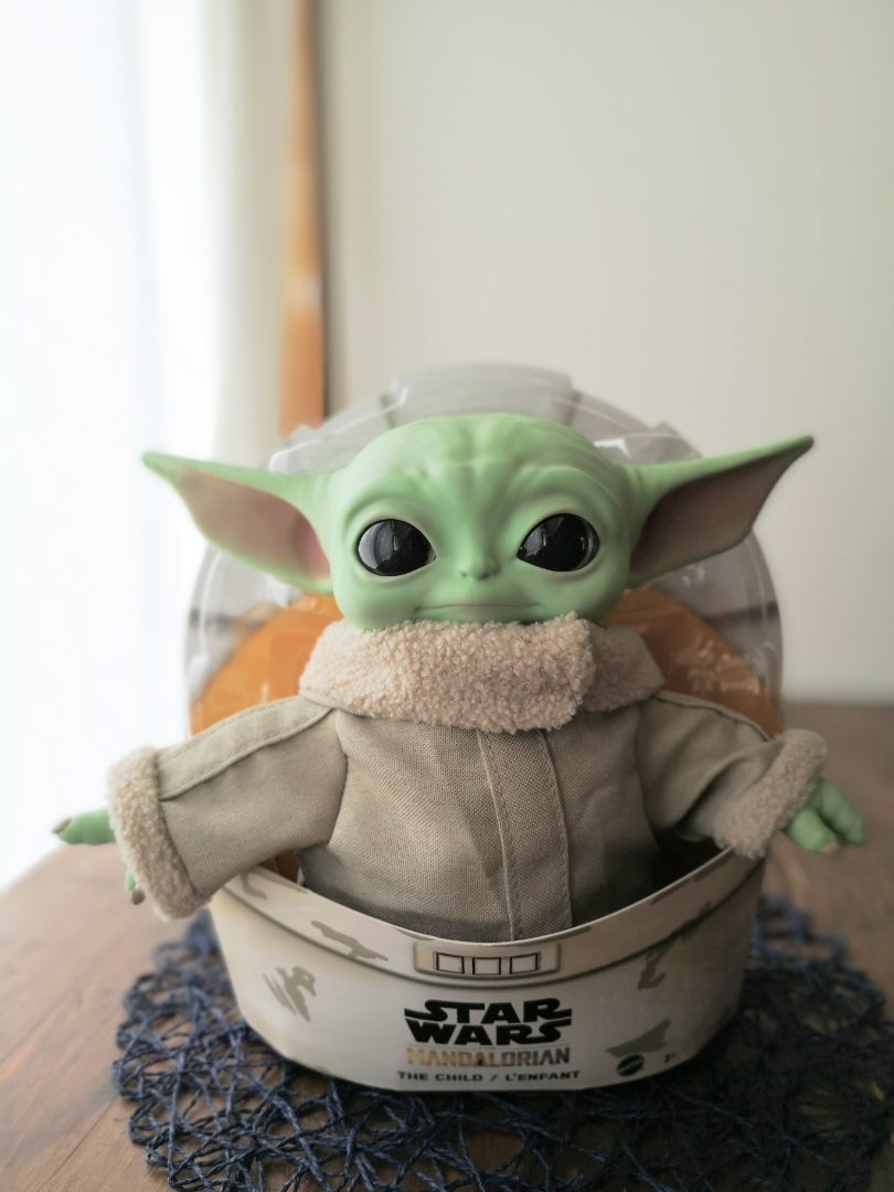 取寄せディズニー Disney US公式商品 スターウォーズ マンダロリアン グローグー ベビーヨーダ ヨーダ フィギュア 置物 人形 おもちゃ並行輸入品The Child Life-Size Figure by Sideshow ? Star Wars: Mandalorian