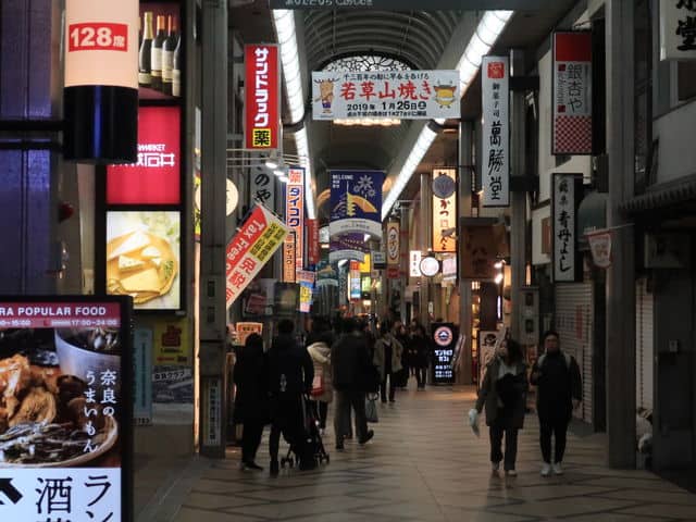 関西のナンパスポット紹介！自然なアプローチで楽しい出会いを見つける方法｜無職のための婚活(colorless_marriage)