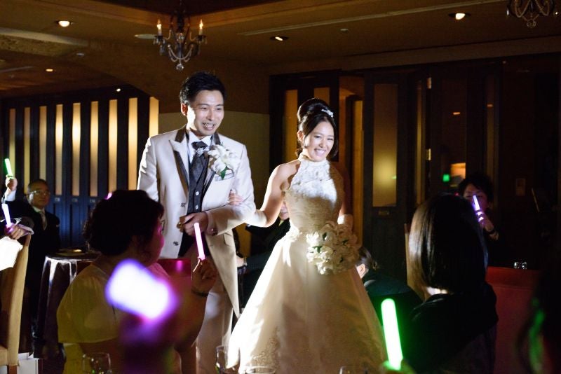 ラブラブな2人を結ぶ「赤い糸」の作り方！100均材料で簡単に作れる前撮りフォトプロップスみんなのウェディングニュース