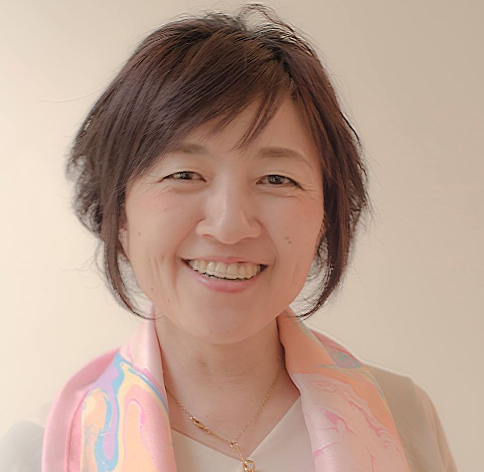 バイリンガルエミリのママの現在は？素顔や国籍がどこかも調査！ぴょんありブログ