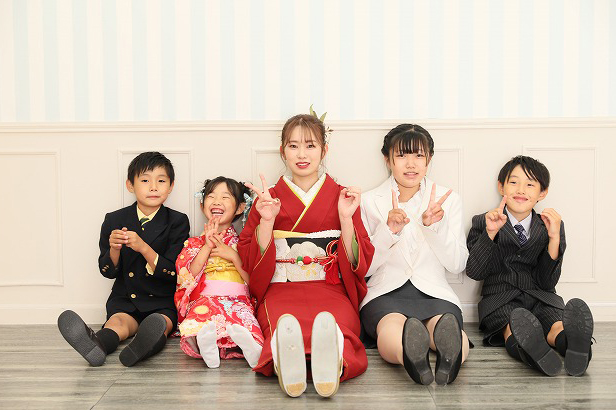 ご家族と一緒に前撮りするメリット振袖・袴のレンタルや成人式前撮りは夢きらら
