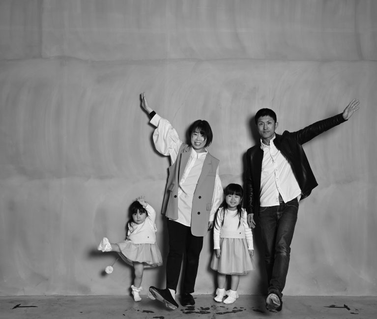 熊本市 花岡山にある C STUDIOセルフ写真館cstudioセルフ写真館_ポーズ集cstudioセルフ写真館_ポーズ集_家族編 CSTUDIOのスタッフが、セルフ写真館で撮るオススメポーズをご紹介いたします🌱 今回は、家族編肩車 ver.🌟お子様が小さい時だからこそ撮れる肩車