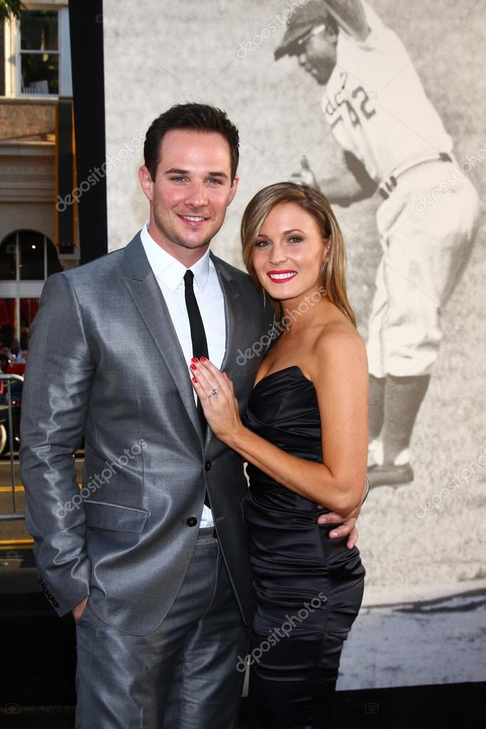 広島 マクブルーム初４番で初打点と初の複数安打「前を打ってくれているみんなのおかげ」 - プロ野球 : 日刊スポーツ