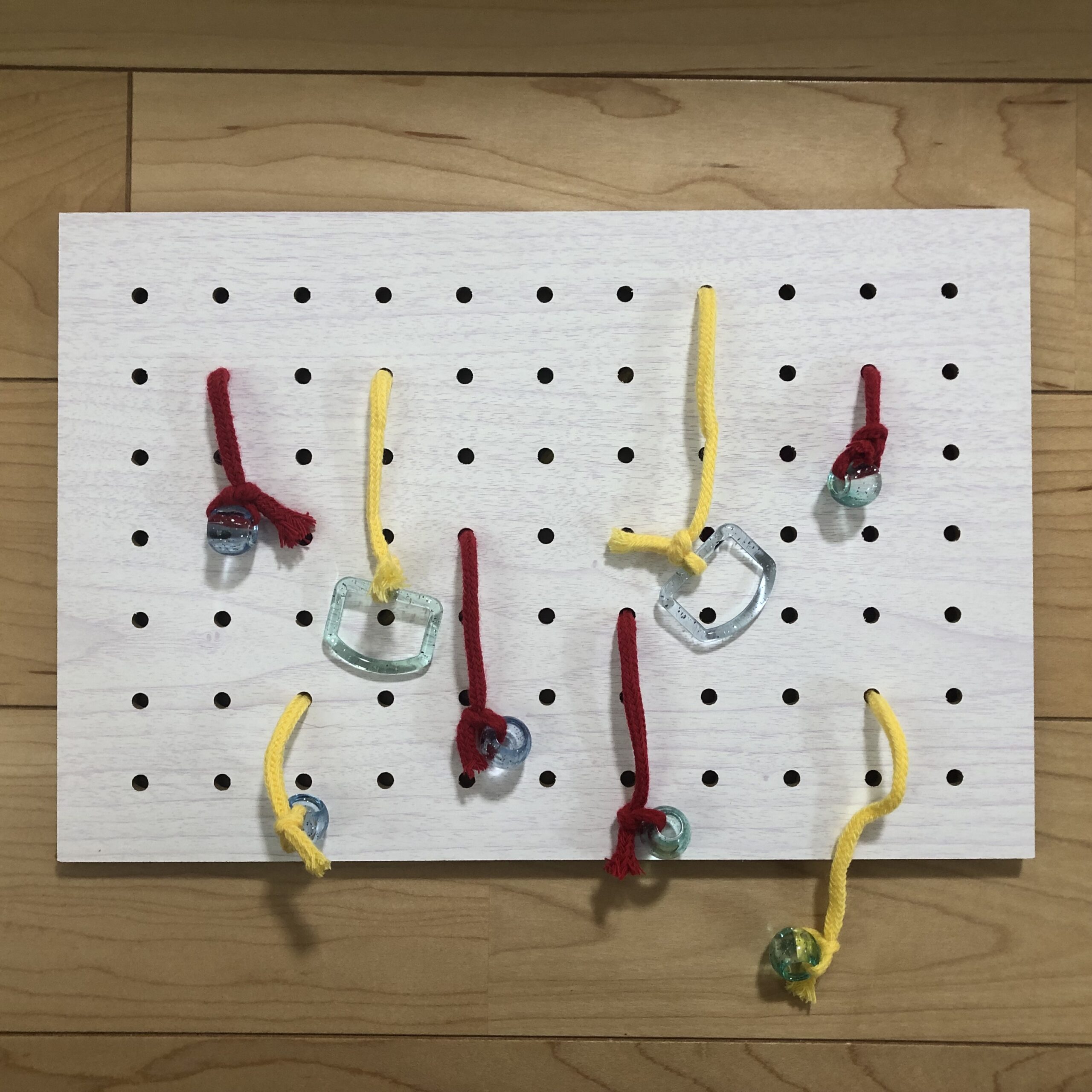 100均素材で作れちゃう！？手作りの赤ちゃん用おもちゃ13選cozre コズレ 子育てマガジン