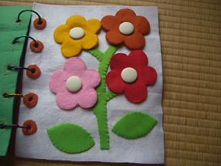 保育士の手作りおもちゃ スティックボタンつなぎ ボタン練習 モンテッソーリ ハンドメイド OT リハビリ - やんちゃりかminnebyGMOペパボ 国内最大級のハンドメイド・手作り通販サイト