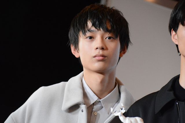 沢村一樹の息子・野村康太、フレッシュな初取材ショット 「母と弟にインタビューの練習を手伝ってもらいました」 1 2ねとらぼ