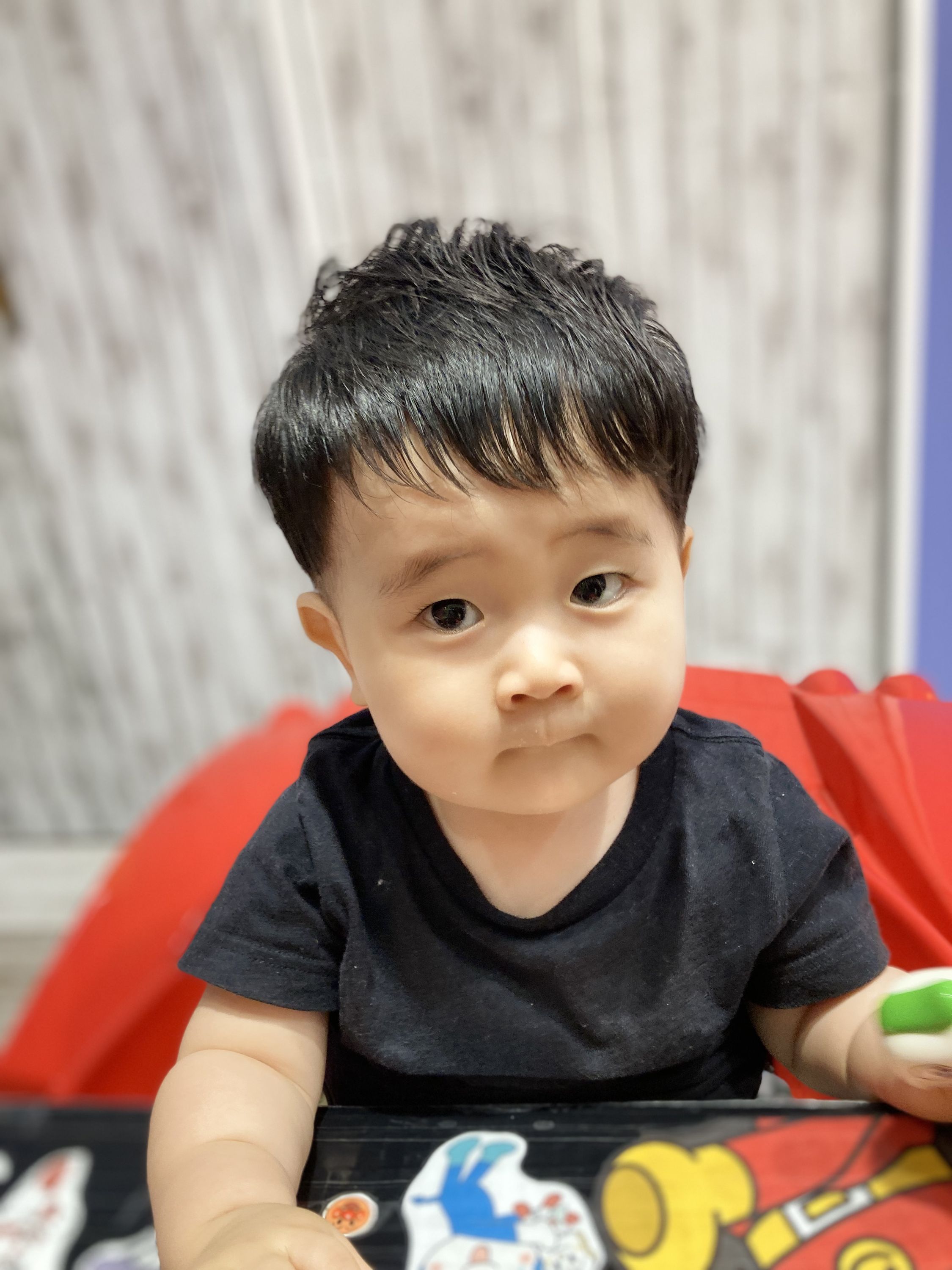 育児ハック 肩まで伸びた髪を「切りたくない 」2歳男児のヘアカットどうする？ 相談動画に400万再生eltha エルザ