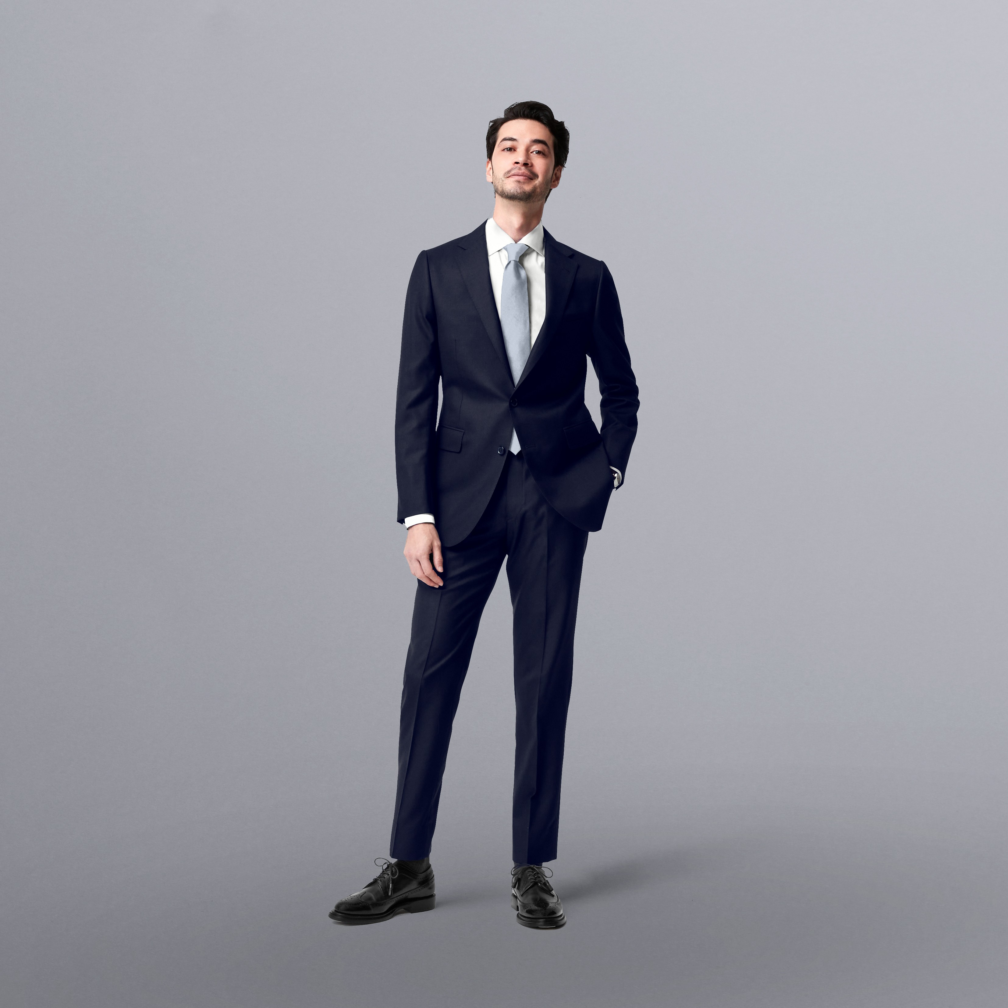 結婚式にネイビースーツはOK？友人・同僚として失敗しない着こなし＆マナーガイド - CUSTOM FASHIONMAGAZINE カスタムファッションマガジン