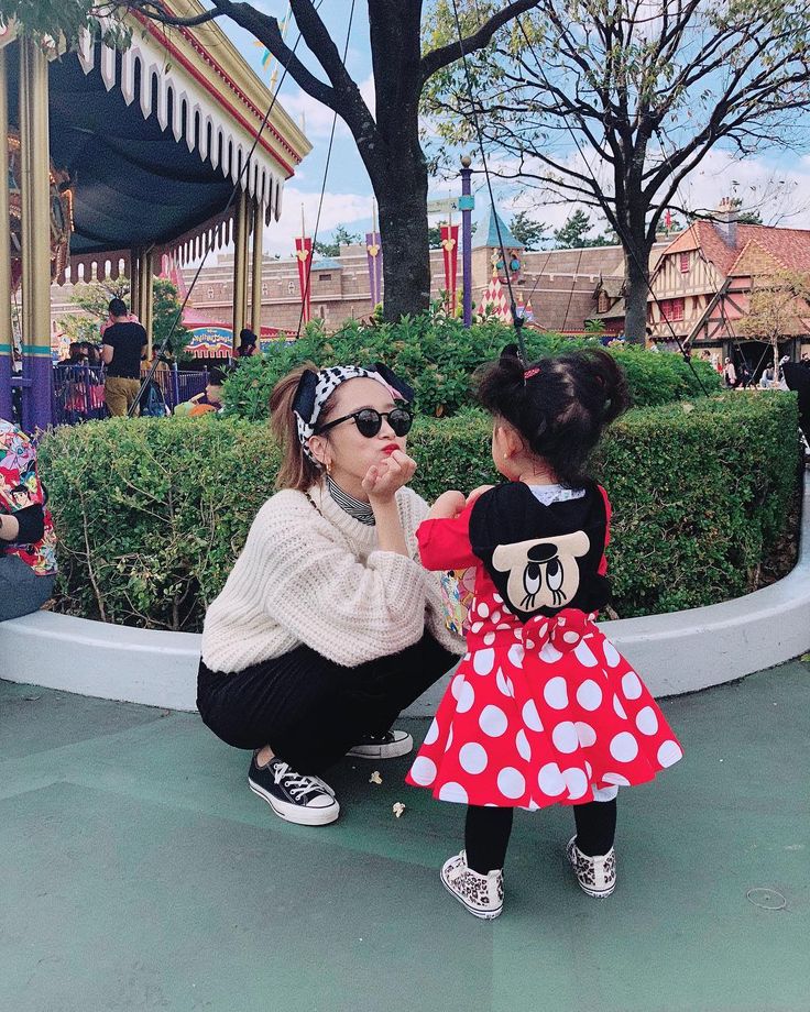 ママ＆ベビー ベージュ系 を使った「ディズニーコーデ」の人気ファッションコーディネート - WEAR