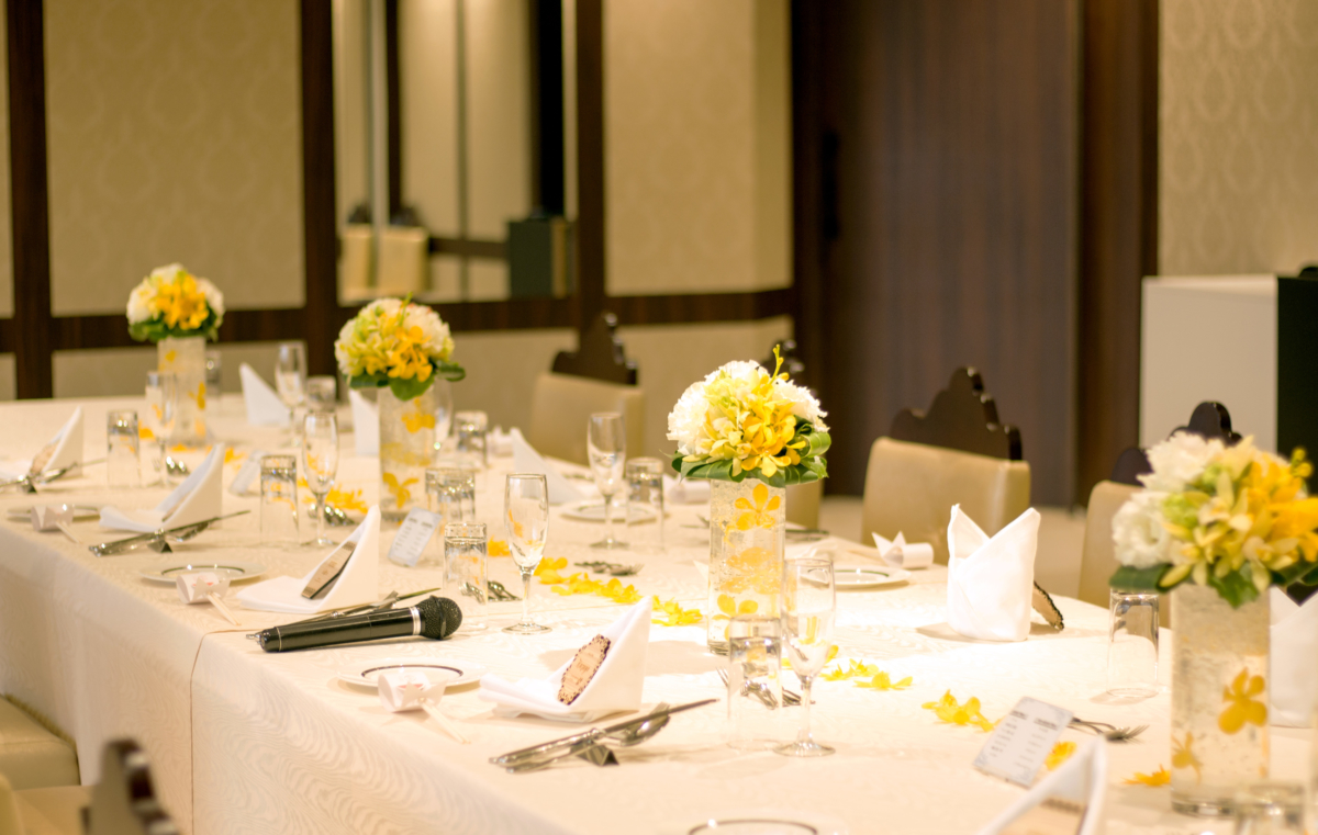 Modern & luxury – ゲストテーブルフラワー - オーダーメイドの花束・結婚式のウェディングブーケのことならFlower Roomフラワールーム 神戸・芦屋・西宮・宝塚